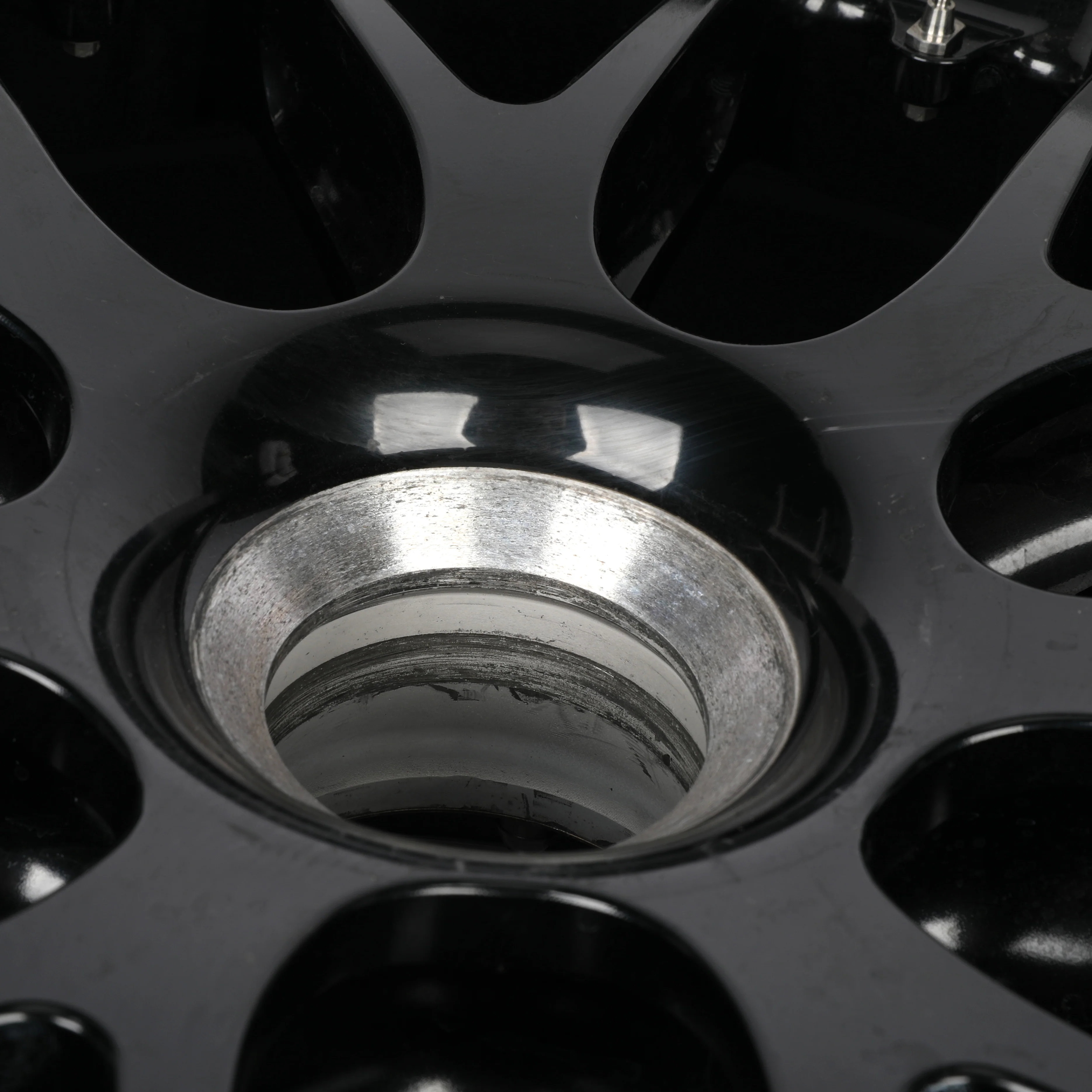 Lando Norris 2024 McLaren Front Wheel Rim Table - Miami GP - Image 8