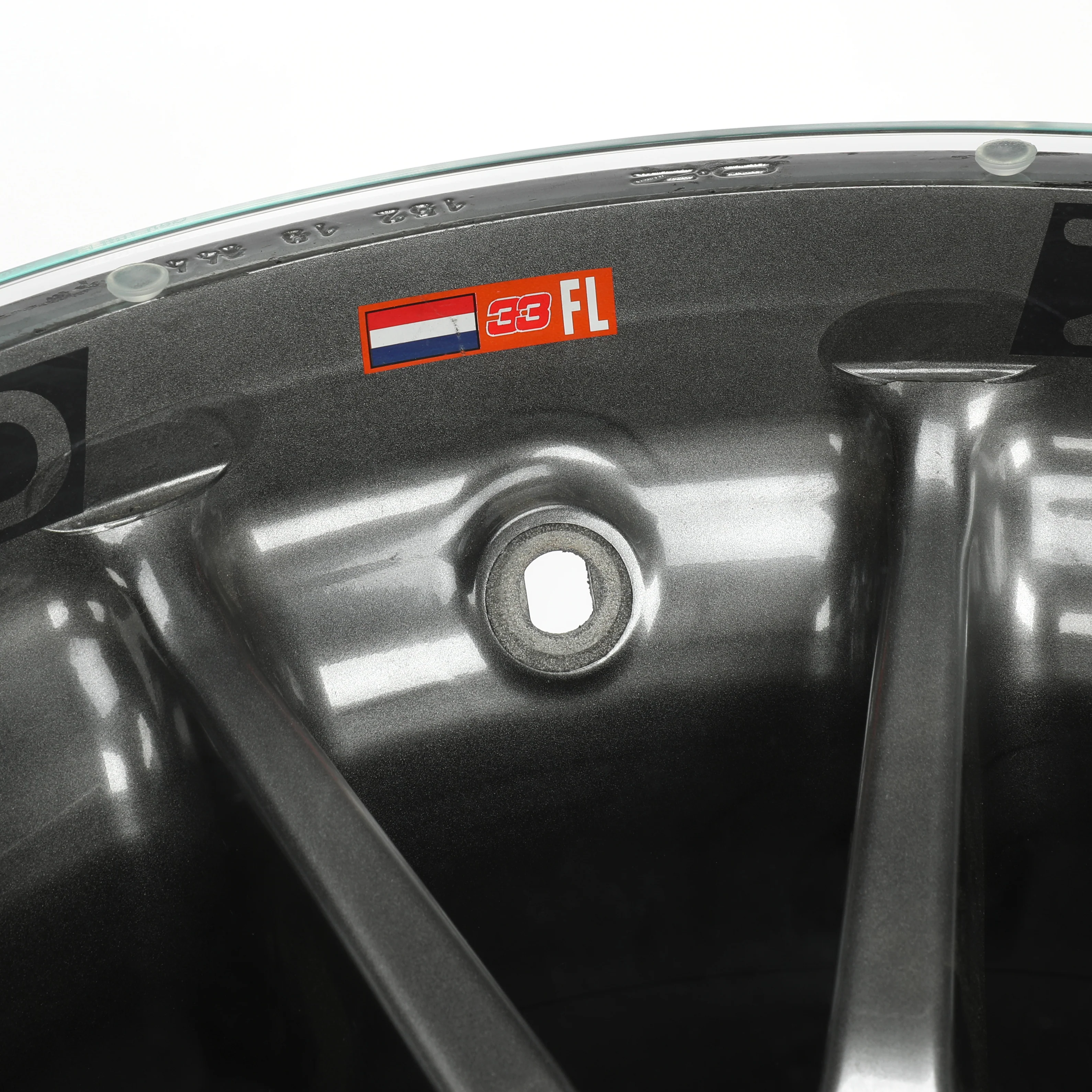 Max Verstappen 2019 Oracle Red Bull Racing Front Wheel Rim Table - Image 3