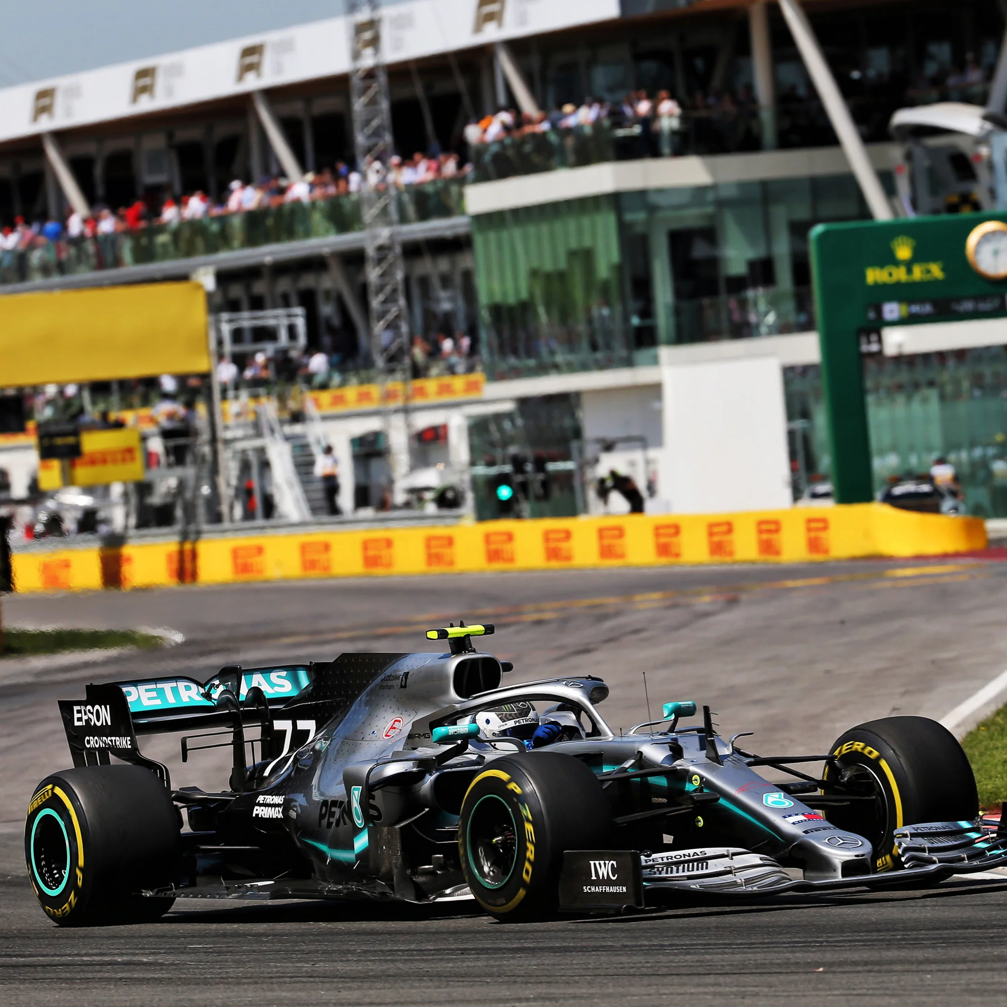 Mercedes-AMG PETRONAS F1® Team 2018 Season Used Rear Wheel Rim Table - Image 8