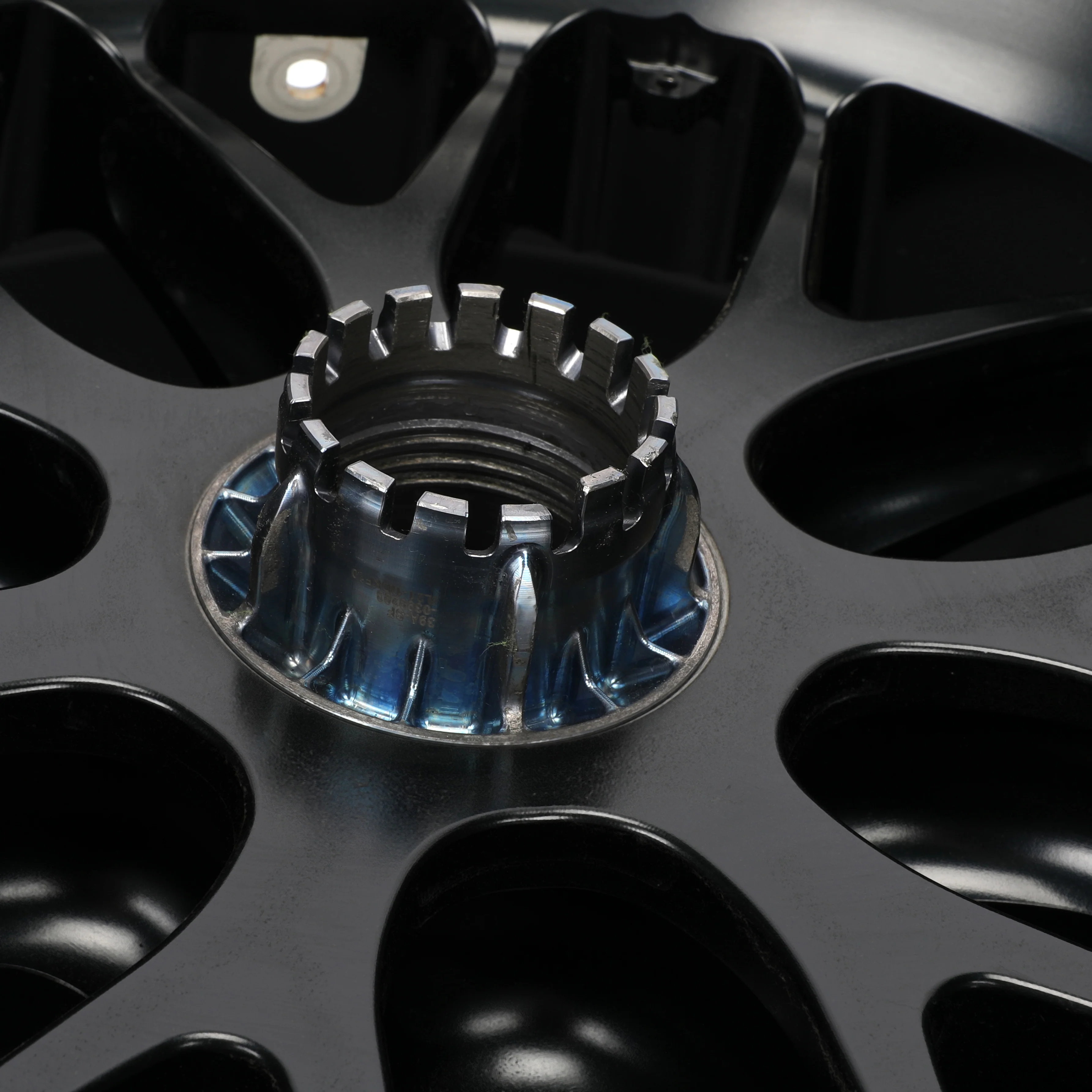 Oscar Piastri 2023 Race Used McLaren F1 Team Rear Wheel Rim Table - Japanese GP - Image 3