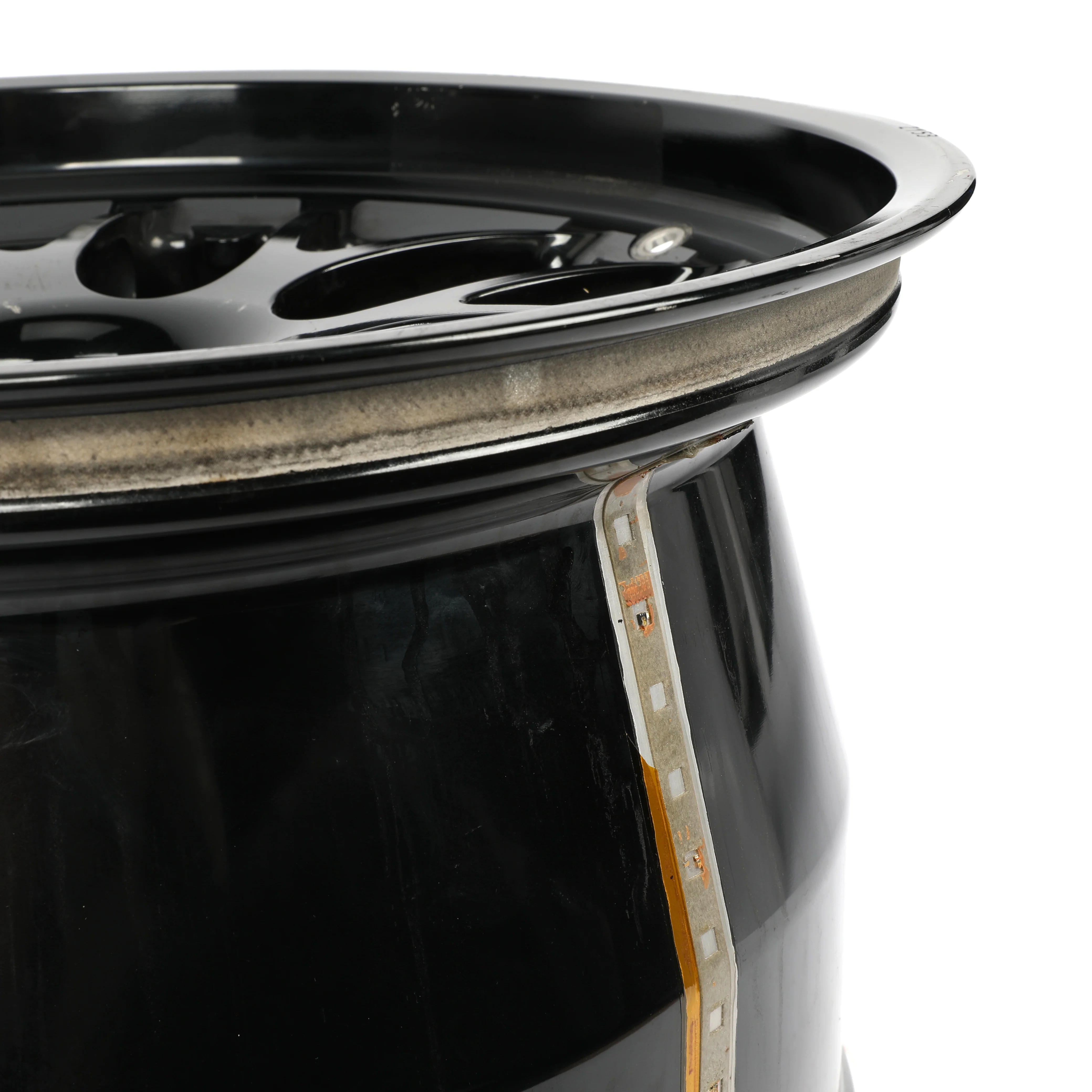Oscar Piastri 2024 McLaren Front Wheel Rim Table - Bahrain GP - Image 7